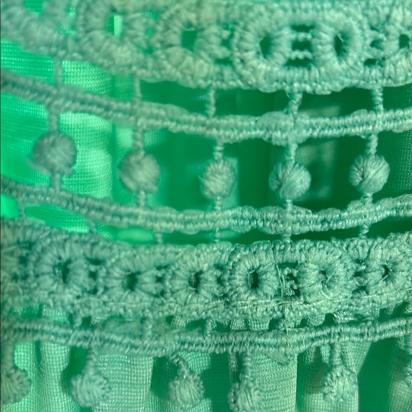 WinWin Green Tunic with Ruffled 3/4 Sleeves - Picture 5 of 6